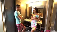 play Busty Milf Gia Vendettti ne peut pas résister à une bite dure: Pornstar en rencontre hardcore intense