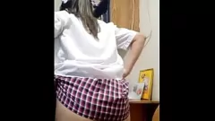 play Sexe de bureau chaud! Ma demi-soeur est l'étudiante la plus chaude de la classe, elle aime faire du porno maison avec sa chatte serrée