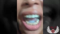 play La esposa amateur da una mamada intensa con un acabado desordenado