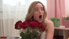 play 3 some passion: pornstars يتطلعون إلى الديك الكبير في بيت الشباب