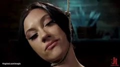 play Bondage Peitschensklave: Hardcore Muschi Finger- und Hogtie Kink