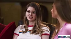 play Mejores amigas rubias y morenas participan en una ardiente sesión de lamidas de coño y chupadas de tetas lesbianas