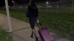 play Nennen Sie mich, wie Sie wollen, aber ich habe meine Muschi der ersten Person gegeben, die ich traf, für eine wilde Nacht voller Oral- und Analsex mit einer Schönheit