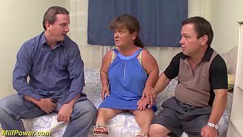 play Il nano xnxx fa film xnxx con due galline
