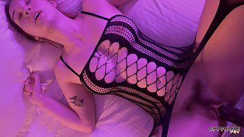 play Sexe avec une bite noire qui entre dans une grosse chatte XXL