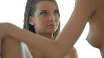 play Espagnole arrangée qui a du super bon sexe dans sa chatte