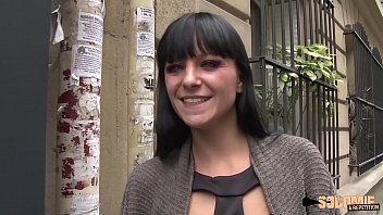 play Natasha une baise mature à la maison avec deux hommes