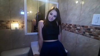 play Heiß und asexuell hat sie unter der Dusche Sex mit dem schlecht ausgestatteten Mann