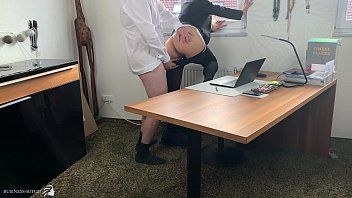 play O dentista penetra o paciente sexy e bom sexo ruim na mesa