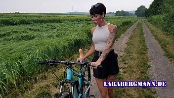 play Tengo sexo salvaje luciendo sexy como un mes