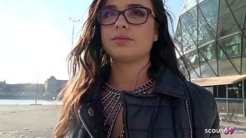play Mira eleva de 18 ani din sibiu platita pentru sex fix in cur