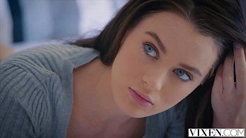 play Gorgeous blue-eyed pussy has sex as she knows best