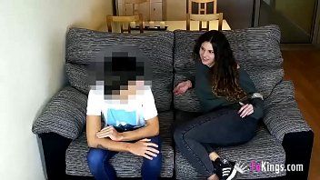 play Il a hâte de lui faire un xxx oral
