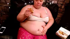 play Fetiș de umplutură de burtă dezordonat de la BBW Blonde!
