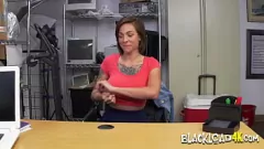 play Pelirroja bomba obtiene follada estilo perrito durante una entrevista de trabajo