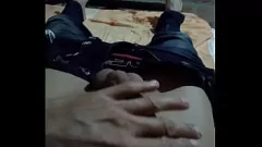 play Una vicina bruna dai grossi seni si fa cattiva da sola: una calda sessione di masturbazione solista