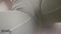 Sessão de ioga cremosa: o corpo em forma da meia-irmã morena ganha creampie antes do treino